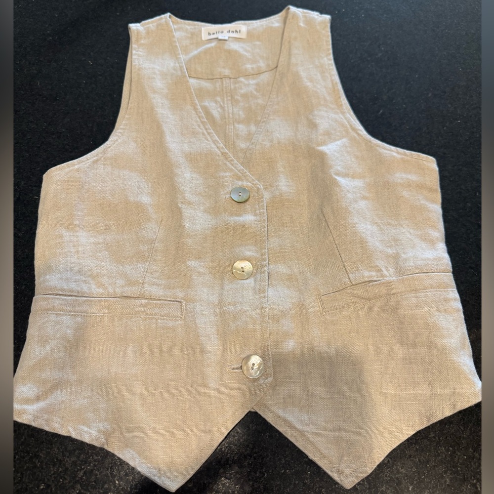 Bella Dahl
Linen Cinch Back Vest - Picture 6 of 13